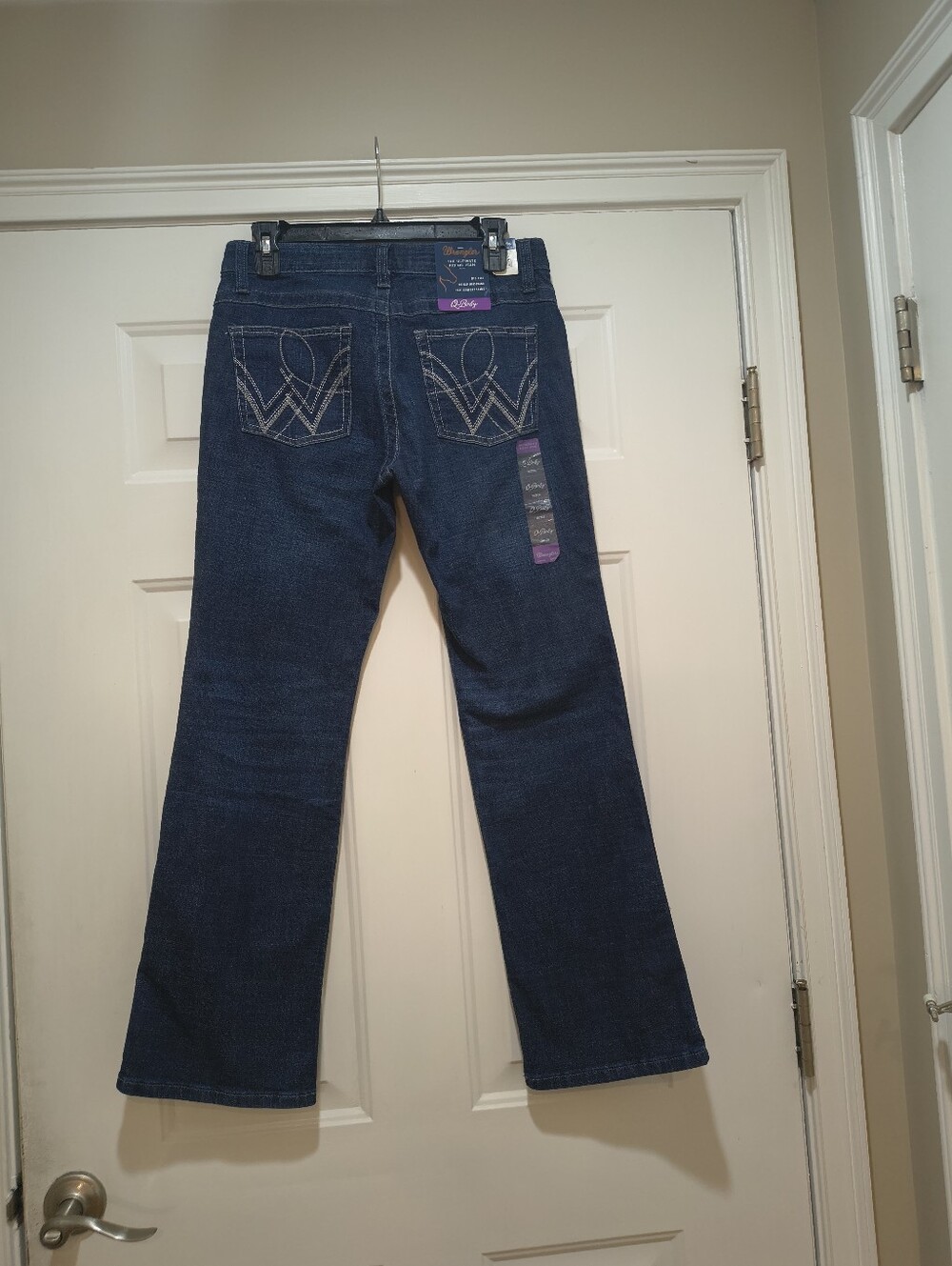 NWT Wrangler Q-baby Ultimate  Riding Jeans 29 X 30 Mid-rise